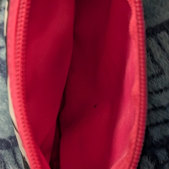 Scuni Black and White Floral Cosmetic Bag (EUC) - Picture 3 of 11